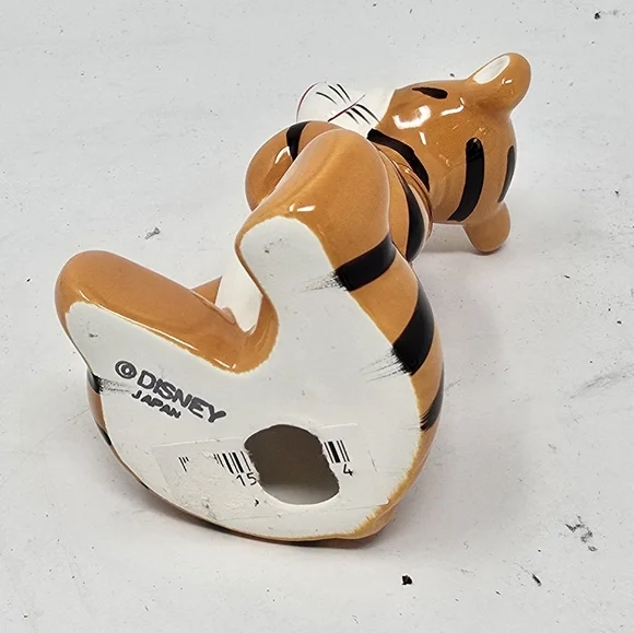 Vintage Walt Disney Productions Japan ceramic Tigger figurine collectible - Picture 5 of 6